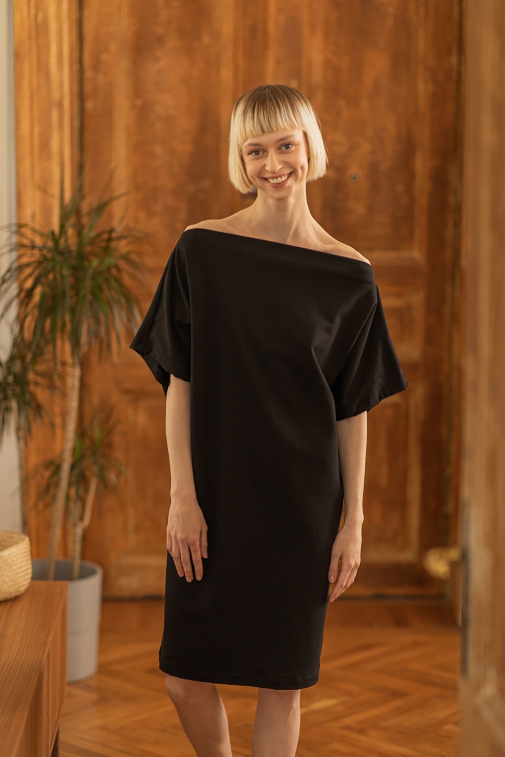 UNDRESS, Rochie lejera cu decolteu pe umeri, Negru