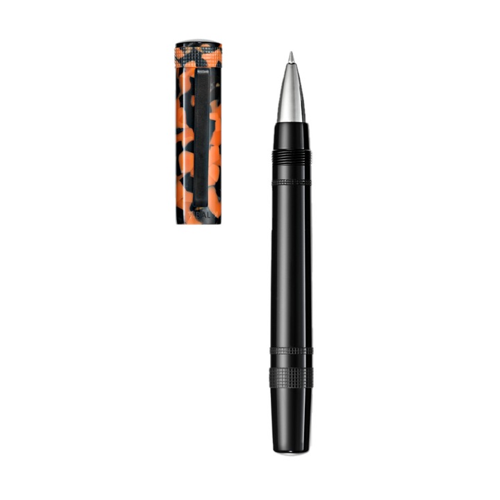 Химикалка Tibaldi Perfecta, изработена от черна смола с оранжево, с гумена скоба