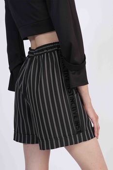 Instinctive, Pantaloni scurti cu model in dungi si benzi cu logo, Negru/Alb Instinctive, Pantaloni scurti cu model in dungi si benzi cu logo, Negru/Alb