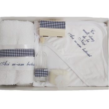 Set Trusou botez, Mini Bimbi, 8 piese, bumbac, alb/bleumarin, 0-12 luni Set Trusou botez, Mini Bimbi, 8 piese, bumbac, alb/bleumarin, 0-12 luni