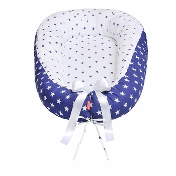 Cuib pentru bebelusi Scamp, Premium Baby Nest cu doua fete, cu saltea de cocos, husa 100% bumbac, antialergic, Manhattan Blue Cuib pentru bebelusi Scamp, Premium Baby Nest cu doua fete, cu saltea de cocos, husa 100% bumbac, antialergic, Manhattan Blue