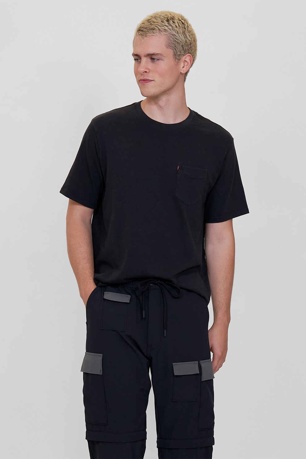 Levi's, Tricou cu decolteu la baza gatului si buzunar pe piept, Negru