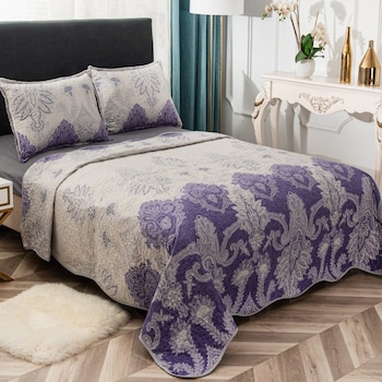 Set cuvertura matlasata si 2 fete de perna, 210 x 230 cm, pat dublu, Casa de Vis, Y010 Set cuvertura matlasata si 2 fete de perna, 210 x 230 cm, pat dublu, Casa de Vis, Y010