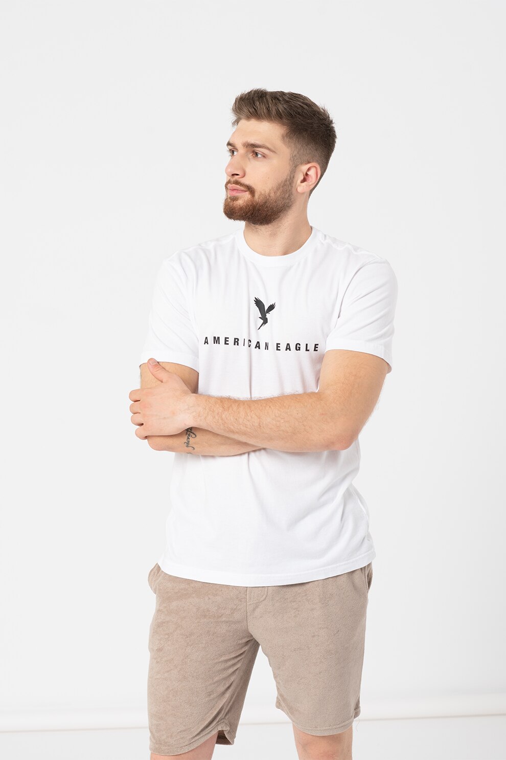 American Eagle, Tricou cu decolteu la baza gatului si imprimeu logo contrastant, Alb optic/Negru