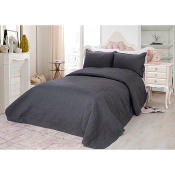 Set cuvertura pat 220x240 cm si 2 fete perna 50/70 cm ,culoarea Gri Antracit Set cuvertura pat 220x240 cm si 2 fete perna 50/70 cm ,culoarea Gri Antracit