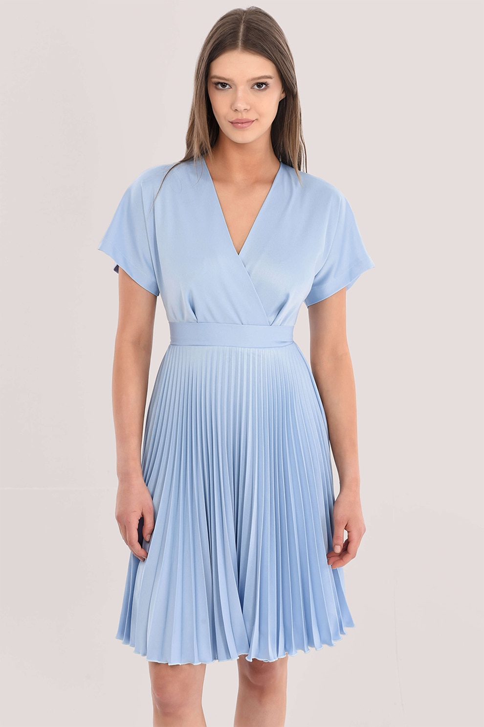 Closet LONDON, Rochie cu decolteu in V si pliuri, Albastru deschis