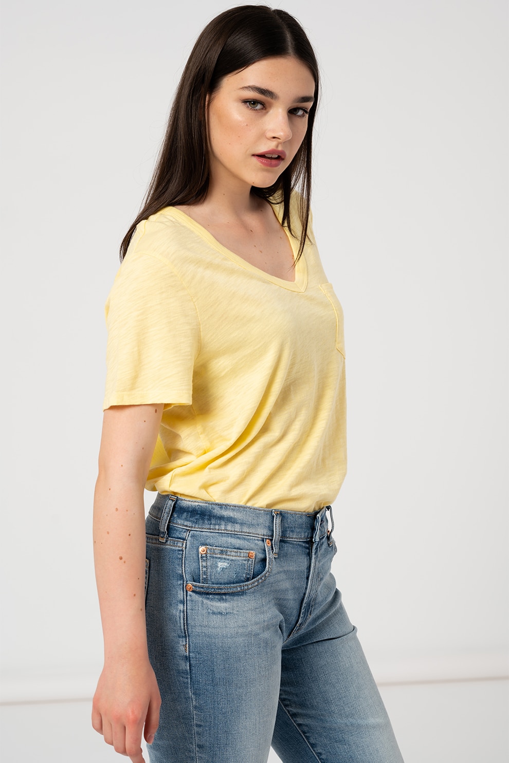 GAP, Tricou cu decolteu in V si cu buzunar pe piept, Galben