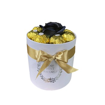 Cutie cadou pentru femei alba Sweet Flower cu trandafir de sapun si praline Ferrero Rocher, negru Cutie cadou pentru femei alba Sweet Flower cu trandafir de sapun si praline Ferrero Rocher, negru