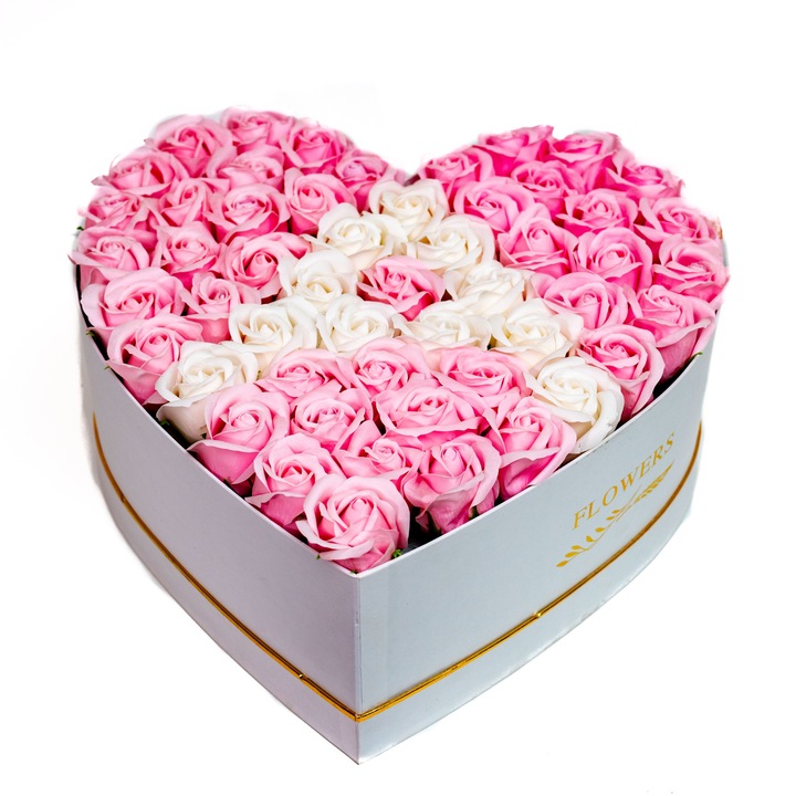 Кутия във формата на сърце с буква А от рози, 30см, Colorissima