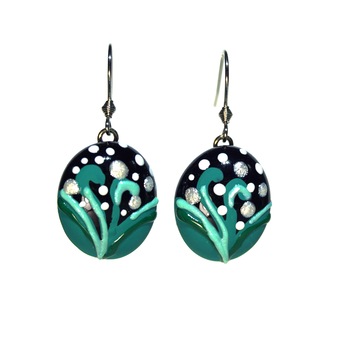 Cercei pictati 3D, bijuterie handmade, Regalo - Lacramioare, accesorii inox si sticla, cutie cadou Cercei pictati 3D, bijuterie handmade, Regalo - Lacramioare, accesorii inox si sticla, cutie cadou