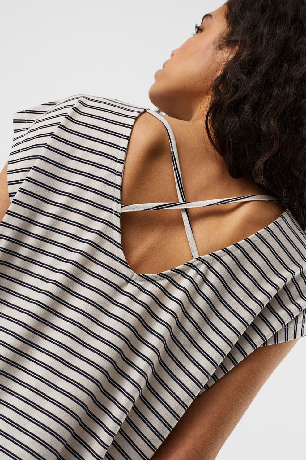 Vero Moda, Tricou in dungi cu design incrucisat pe spate Alona, Alb prafuit/Bleumarin