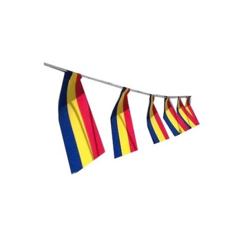 Ghirlanda fanioane cu steagul Romaniei 7 metri Ghirlanda fanioane cu steagul Romaniei 7 metri