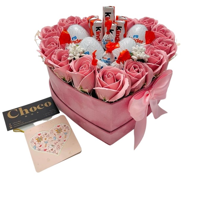 Cutie Cadou Love, ChocoBox,Heart Box III , include Trandafiri si multa Ciocolata Kinder