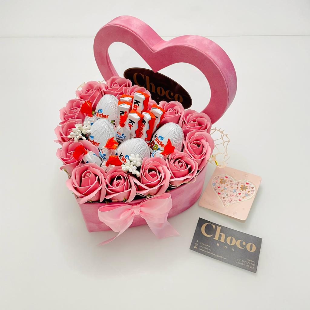 Cutie Cadou Love, ChocoBox,Heart Box III, include Trandafiri si multa ...