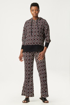 Antonia M, Hanorac cu model geometric, Negru/Alb/Rosu Antonia M, Hanorac cu model geometric, Negru/Alb/Rosu