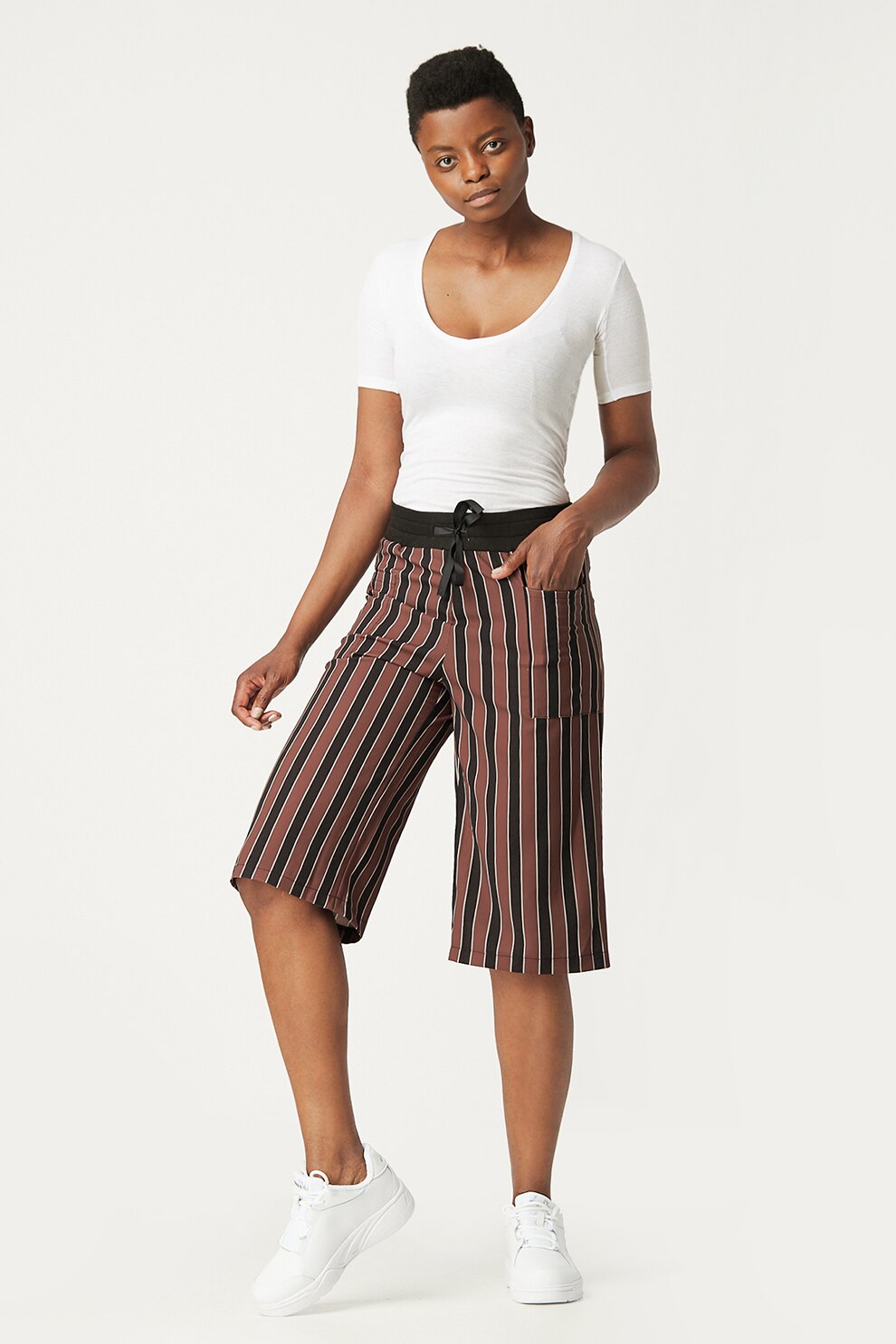 Antonia M, Bermude din jerseu cu dungi si snur in talie, Maro/Negru/Alb