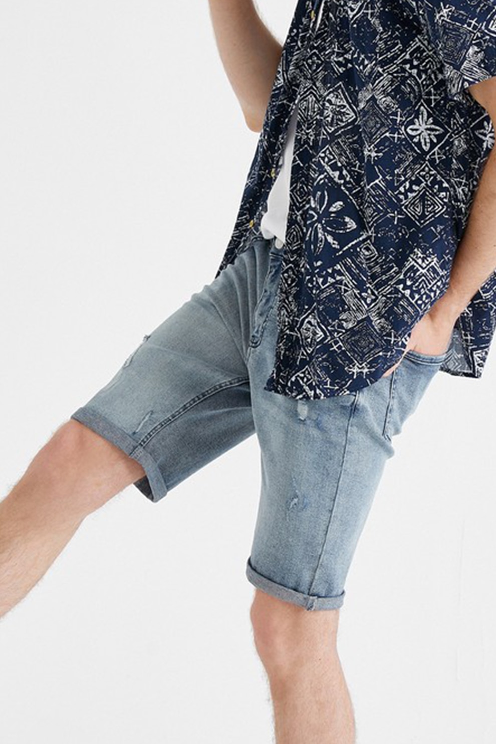 KOTON, Bermude din denim cu rupturi decorative, Albastru prafuit/alb prafuit, 32