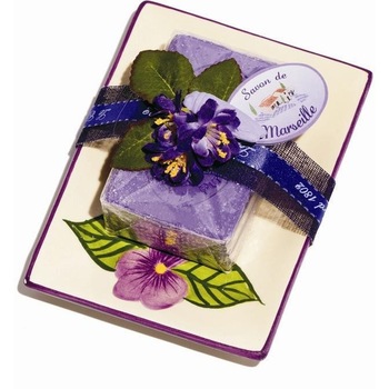 Set Cadou Savoniera Sapun Natural Marsilia 100g Violete Le Chatelard 1802 Set Cadou Savoniera Sapun Natural Marsilia 100g Violete Le Chatelard 1802