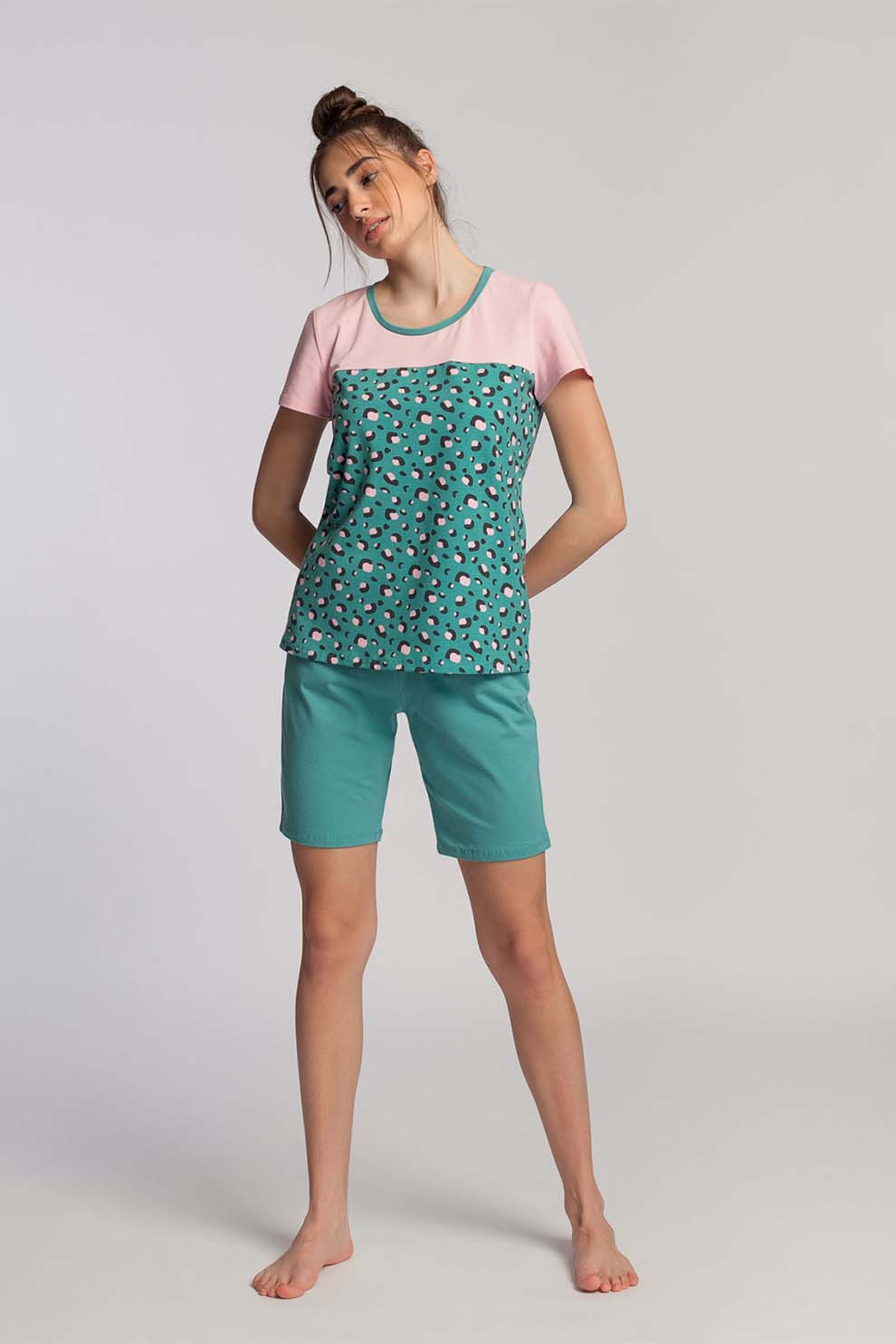 Sofiaman, Pijama cu pantaloni scurti si animal print Greta, Turcoaz/Roz pastel/Negru, XS