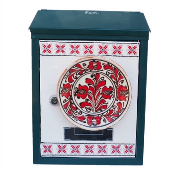 Cutie postala traditionala romaneasca, exterior din otel galvanizat anticoroziv, Tracolla Handmade, 300x215x70 mm, 2 chei Cutie postala traditionala romaneasca, exterior din otel galvanizat anticoroziv, Tracolla Handmade, 300x215x70 mm, 2 chei