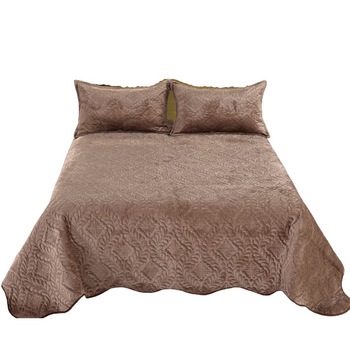 Set cuvertura pentru pat, matlasata, 3 piese, 220x240cm, culoarea Maro Deschis Set cuvertura pentru pat, matlasata, 3 piese, 220x240cm, culoarea Maro Deschis