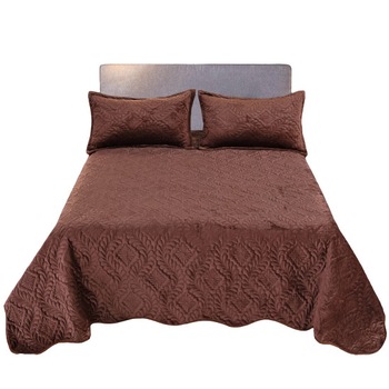 Set cuvertura pentru pat, matlasata, 3 piese, 220x240cm, culoarea Maro Inchis Set cuvertura pentru pat, matlasata, 3 piese, 220x240cm, culoarea Maro Inchis