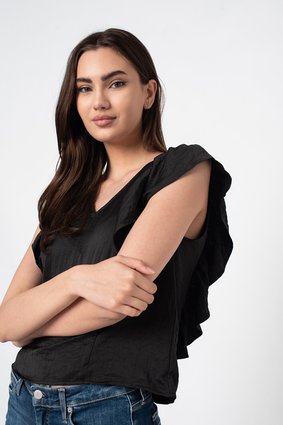 Vero Moda, Bluza de satin cu decolteu in V si volane, Negru