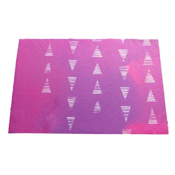 Covoras baie, tip antialunecare, antiderapant, 60x40cm, gramaj 200g, poliester, culoare mov, model triunghiuri albe Covoras baie, tip antialunecare, antiderapant, 60x40cm, gramaj 200g, poliester, culoare mov, model triunghiuri albe