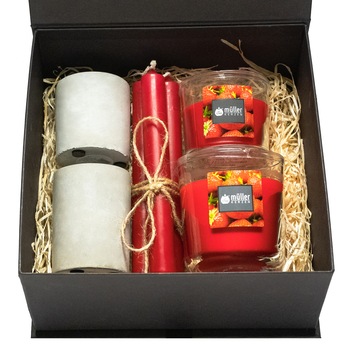 Set 4 lumanari cadou Dreams- Strawberry Love Set 4 lumanari cadou Dreams- Strawberry Love