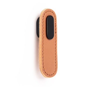 Maner, buton Oblong din piele bej pentru mobilier, cu ornament finisaj negru mat, L:70 mm Maner, buton Oblong din piele bej pentru mobilier, cu ornament finisaj negru mat, L:70 mm