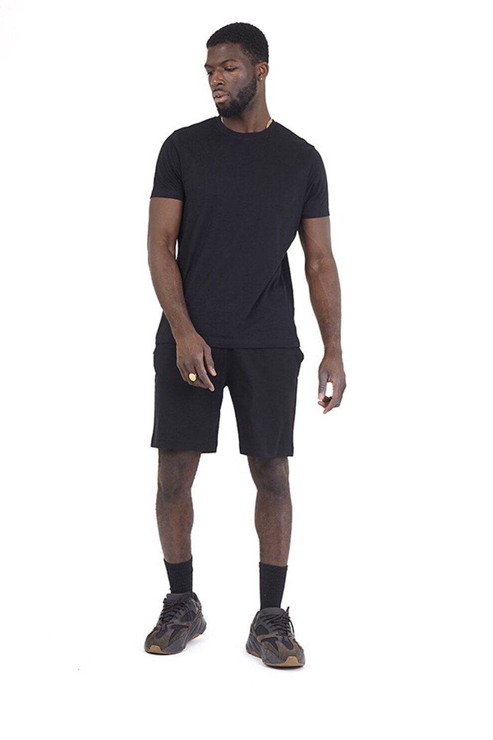 BRAVE SOUL, Set de tricou de bumbac cu decolteu la baza gatului si pantaloni sport scurti, Negru