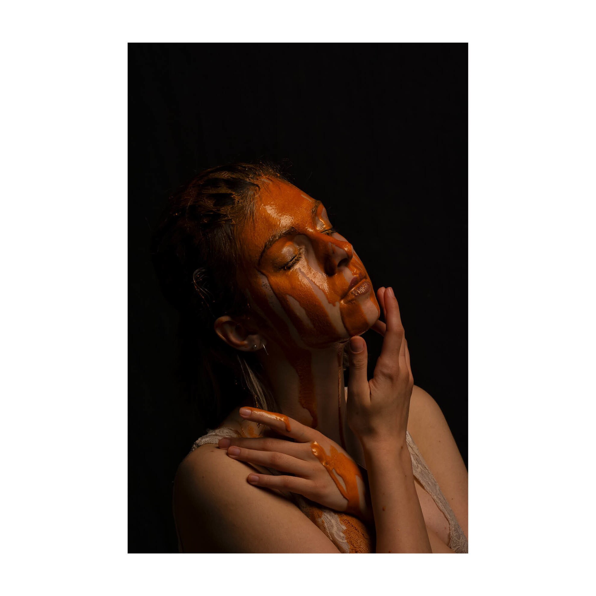 Tablou cu certificat de originalitate - Binecuvantata de zei 50x70 cm