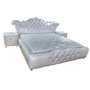 Pat 180 x 200 cm, Model A6076, Piele naturala suprafata de contact a tabliei, 2 noptiere Pat 180 x 200 cm, Model A6076, Piele naturala suprafata de contact a tabliei, 2 noptiere