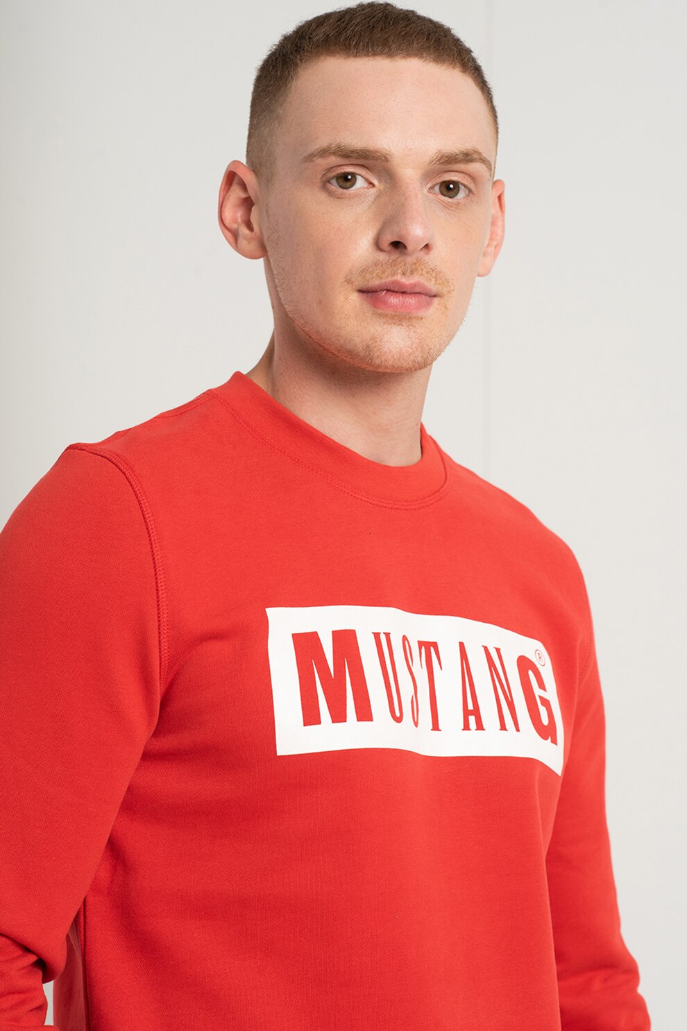 Mustang, Bluza sport cu decolteu la baza gatului si imprimeu logo Ben, Rosu/Alb, L