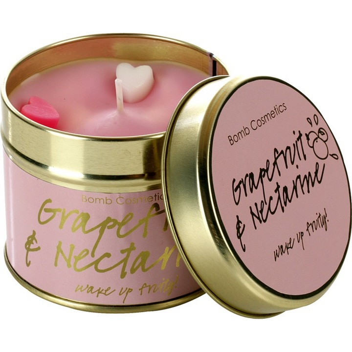 Свещ с аромат на грейпфрут и нектарин, Bomb Cosmetics