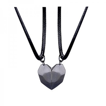 Set de doua lantisoare cu pandantiv in forma de inima cu magnet pentru cuplu, prieteni, negru Set de doua lantisoare cu pandantiv in forma de inima cu magnet pentru cuplu, prieteni, negru