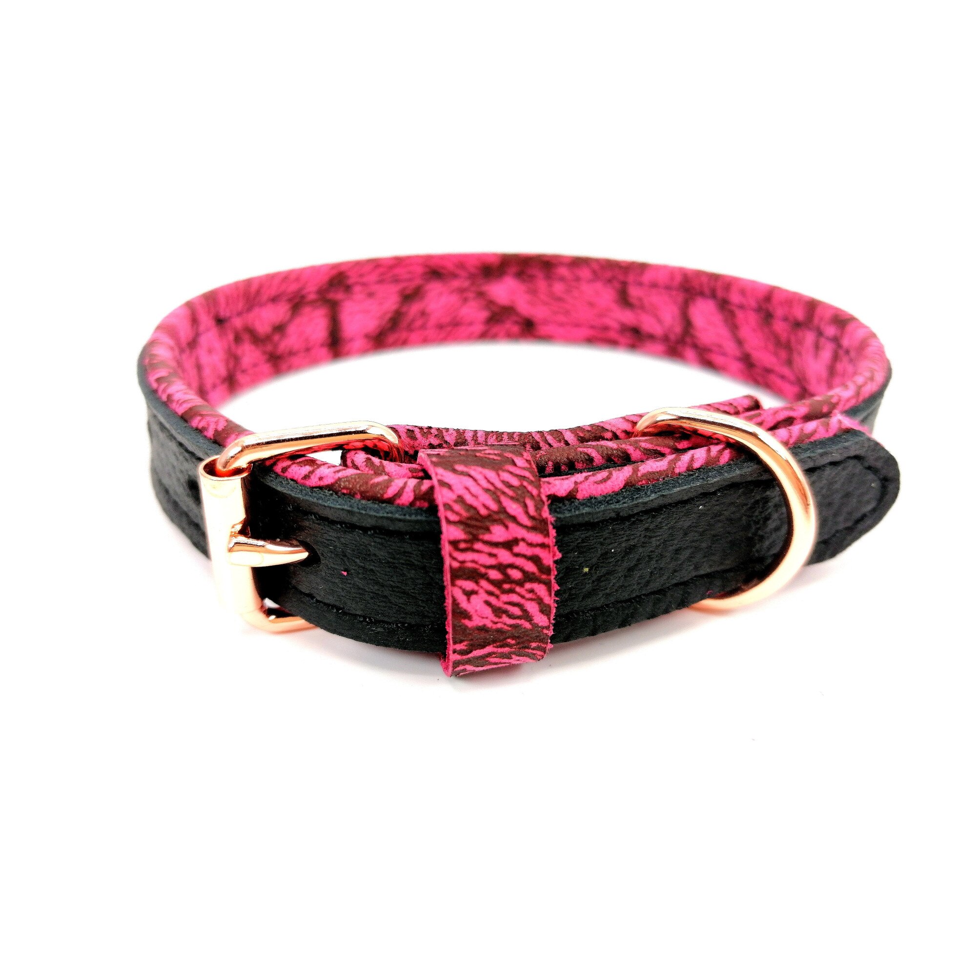 Zgarda Monserra din piele naturala neagra si roz, 25 mm x 80 cm , cu accesorii nichel roz