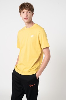 Nike - Тениска Sportswear Club с овално деколте и лого, Жълта/Бяла