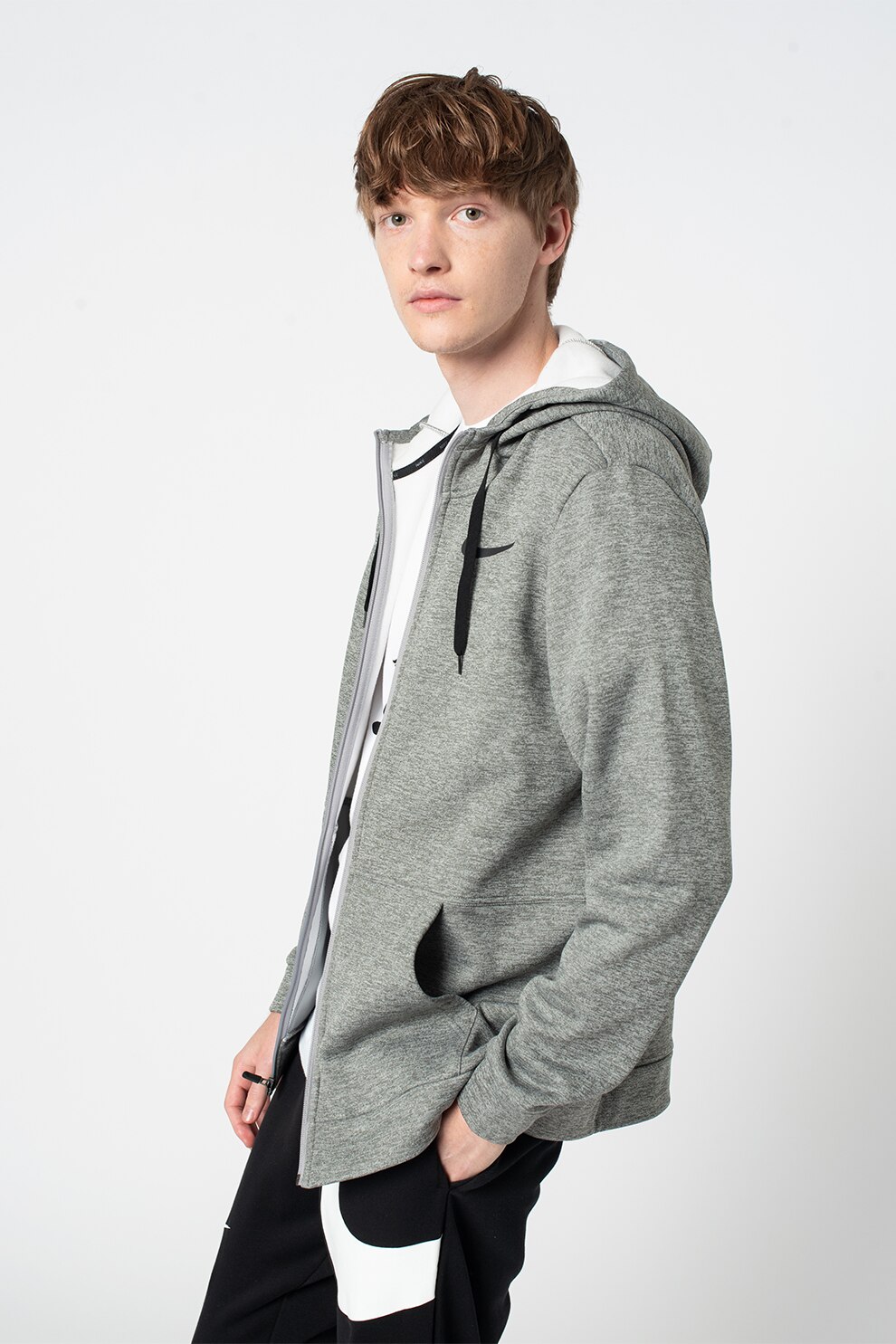 Nike, Hanorac cu buzunare oblice si fermoar pentru fitness Therma, Gri melange/Negru