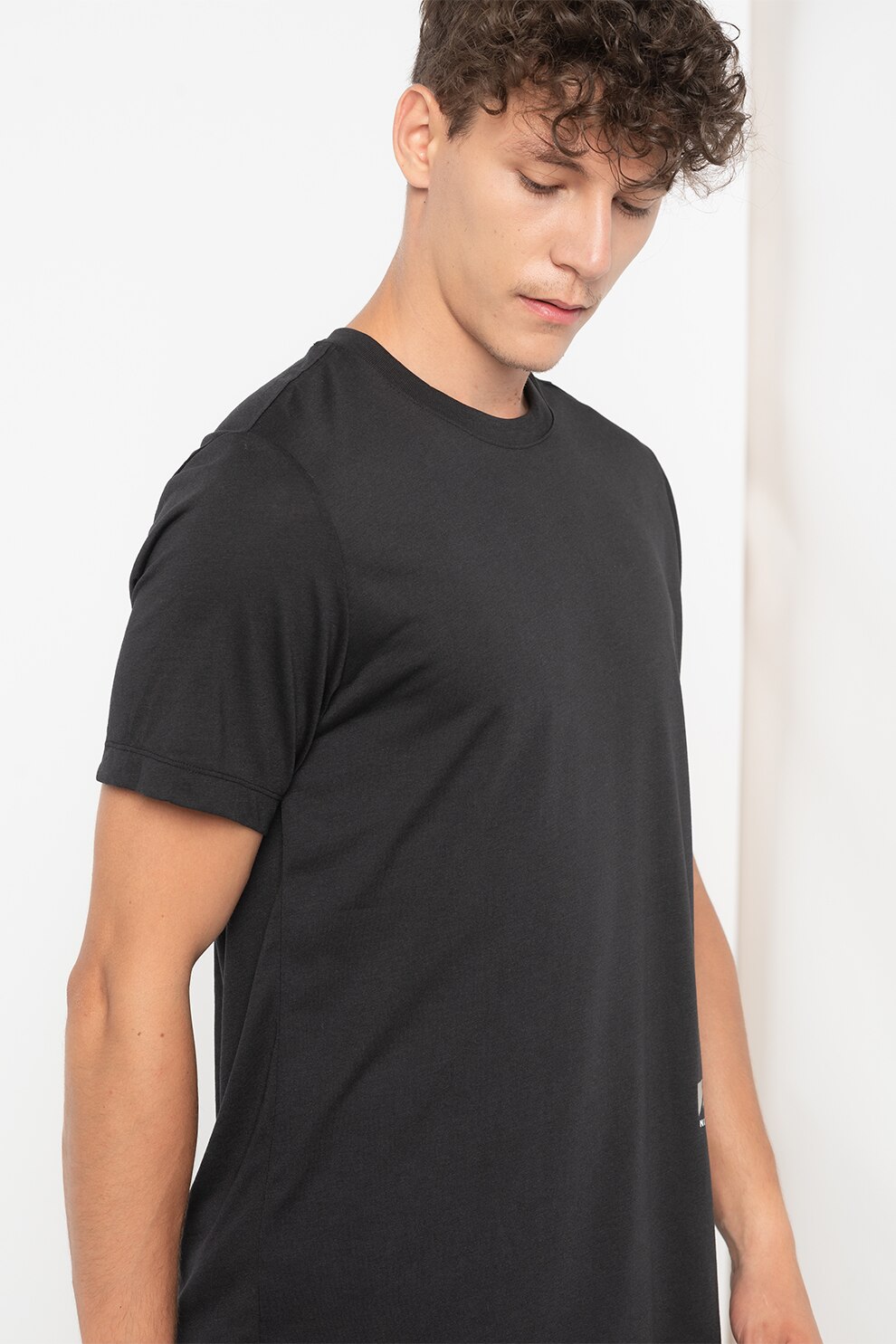 Nike, Tricou cu imprimeu pe partea din spate pentru alergare Trail, Negru