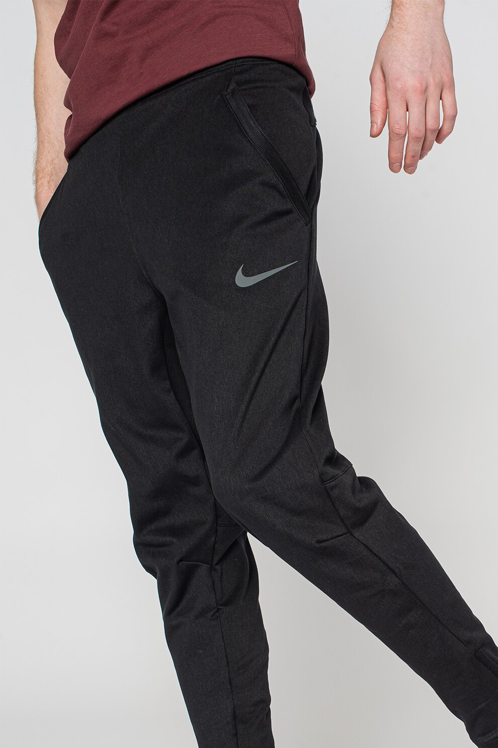 Nike, Pantaloni regular fit cu tehnologie Dri-Fit pentru M eMAG.ro