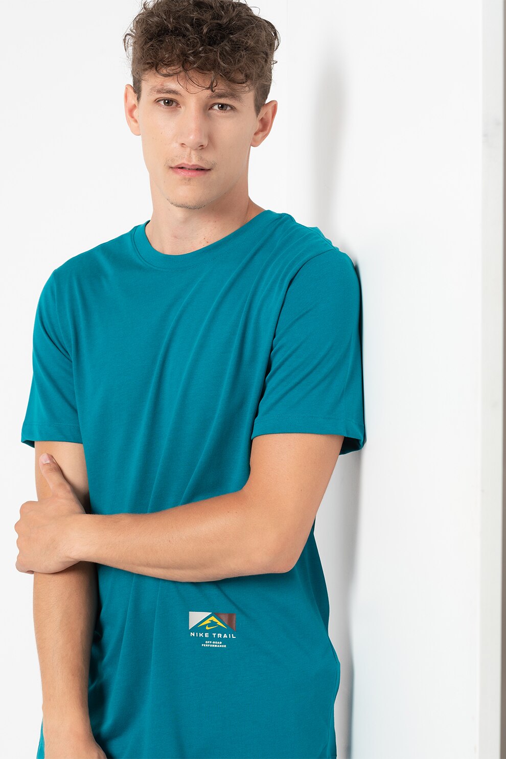 Nike, Tricou cu imprimeu pe partea din spate pentru alergare Trail, Verde