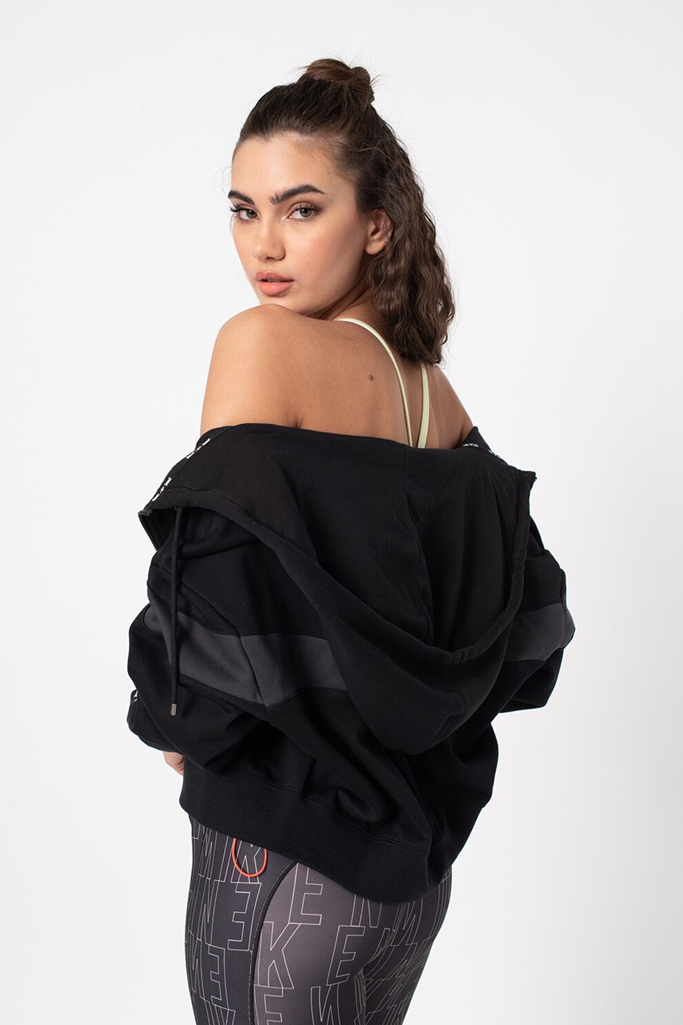 Nike, Hanorac crop cu fermoar si logo brodat, Negru/Gri inchis