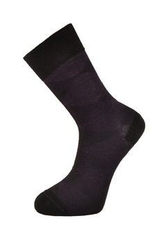 Sosete barbati din bumbac mercerizat si fibre de bambus Newton, M04, Negru si violet, cu motive geometrice, 41-44 EU Sosete barbati din bumbac mercerizat si fibre de bambus Newton, M04, Negru si violet, cu motive geometrice, 41-44 EU