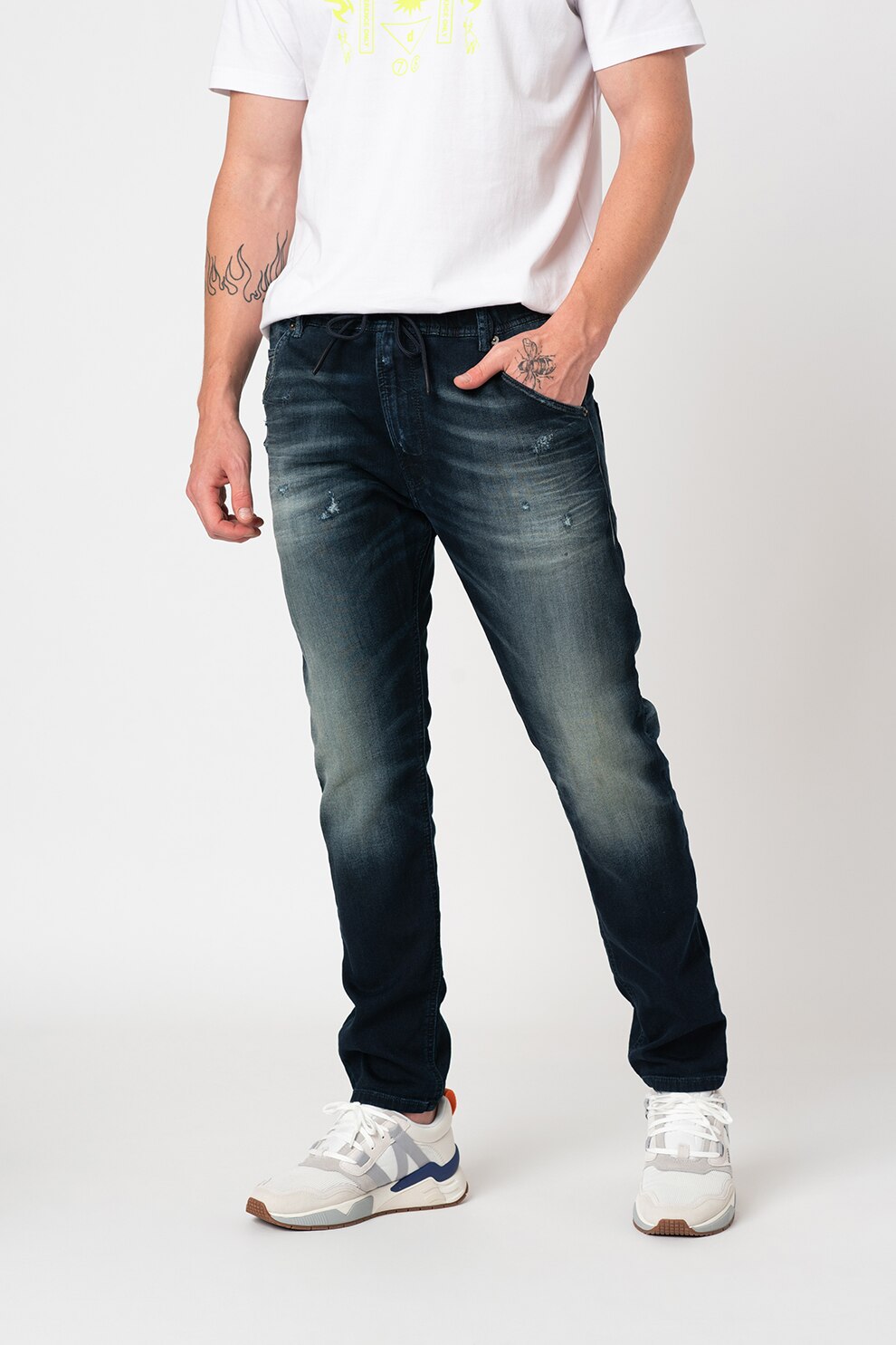 Diesel, Blugi cu croiala dreapta si aspect decolorat, Bleumarin/Alb prafuit, 32