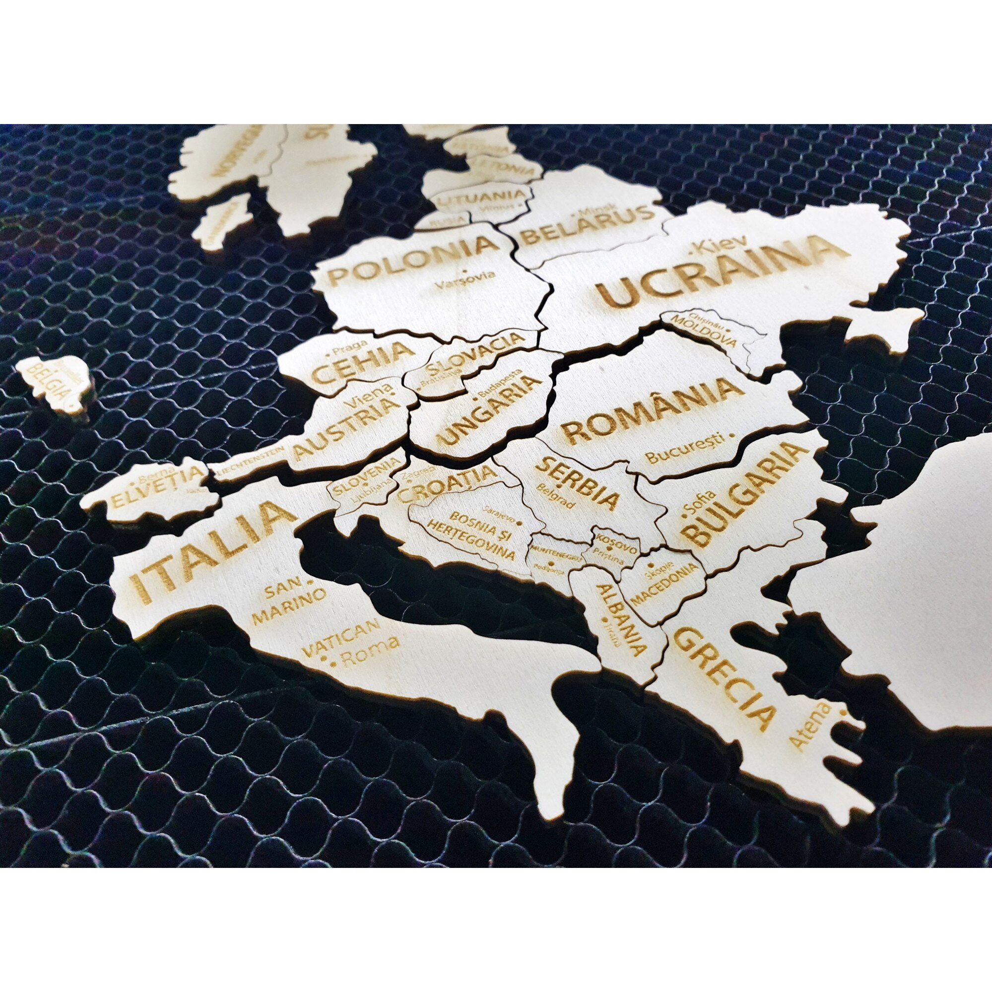 Puzzle harta Europei, lemn, 45 piese, marime 42 cm x 30 cm - eMAG.ro
