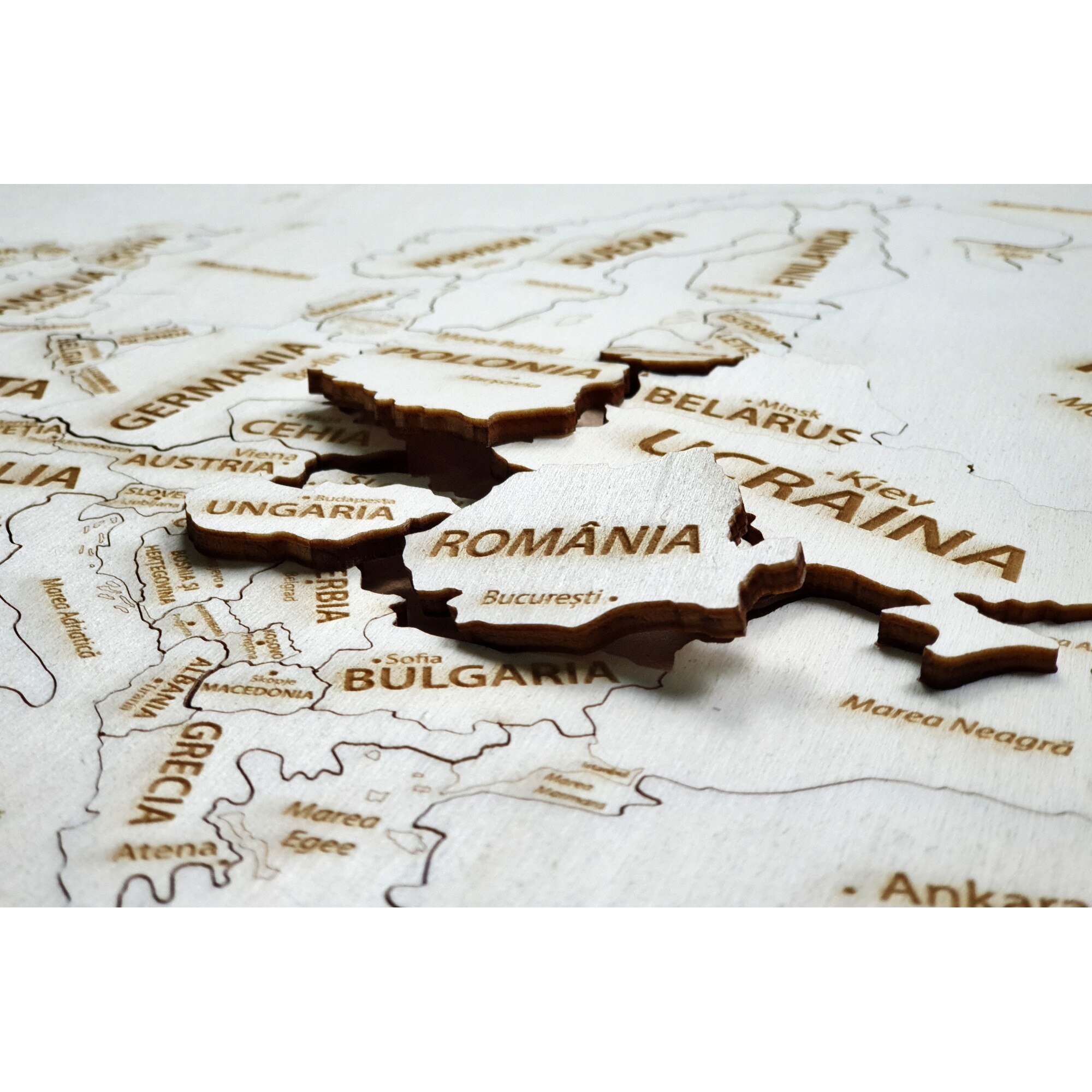 Puzzle harta Europei, lemn, 45 piese, marime 42 cm x 30 cm - eMAG.ro