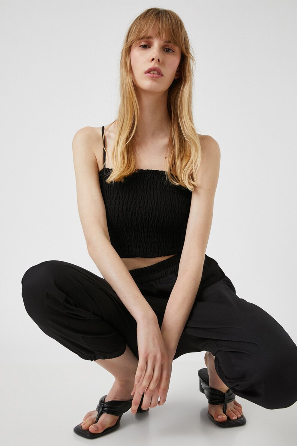 KOTON, Top crop din viscoza cu fronseuri, Negru