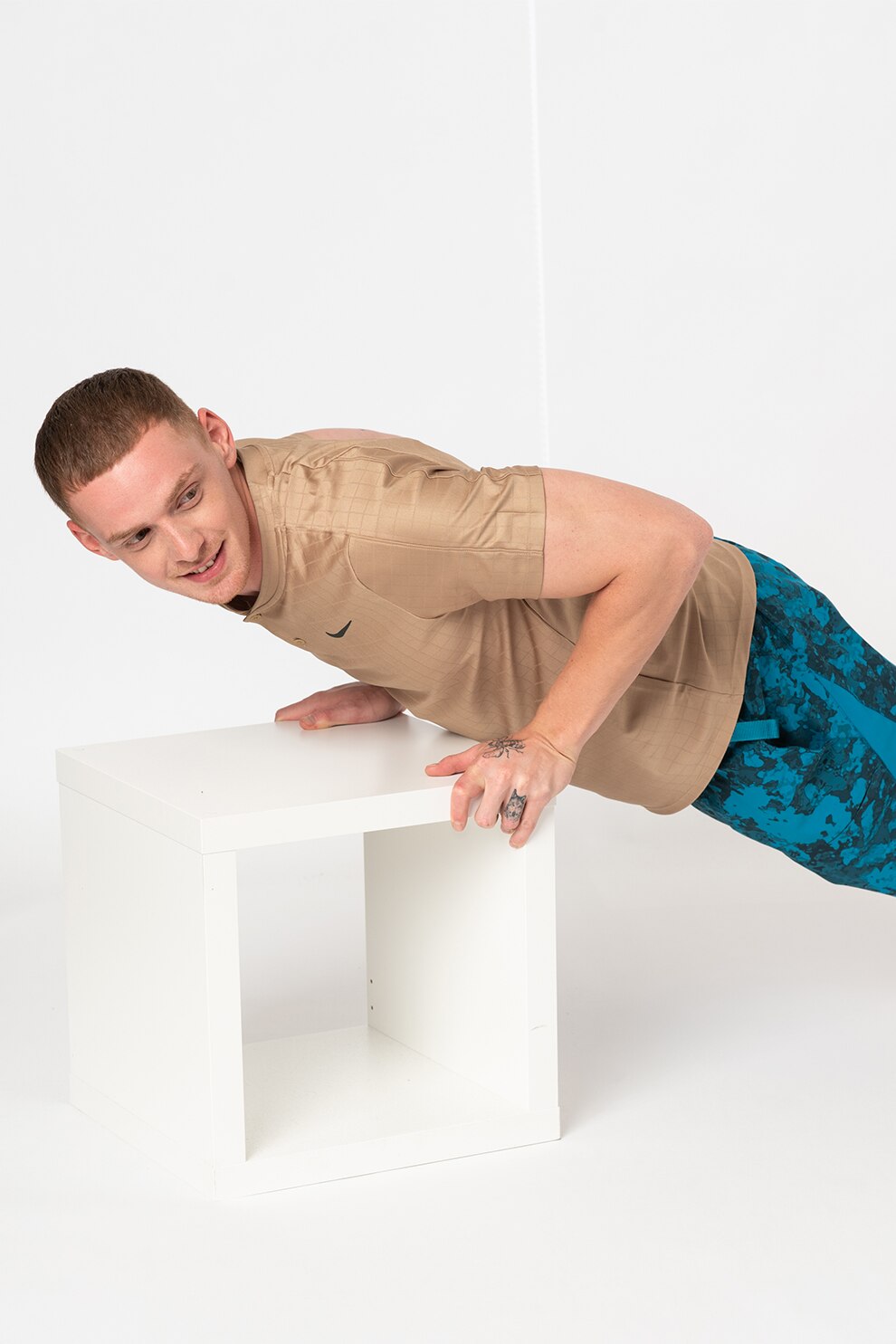 Nike, Tricou cu tehnologie Dri-Fit si decolteu henley, pentru tenis Court Advantage, kaki