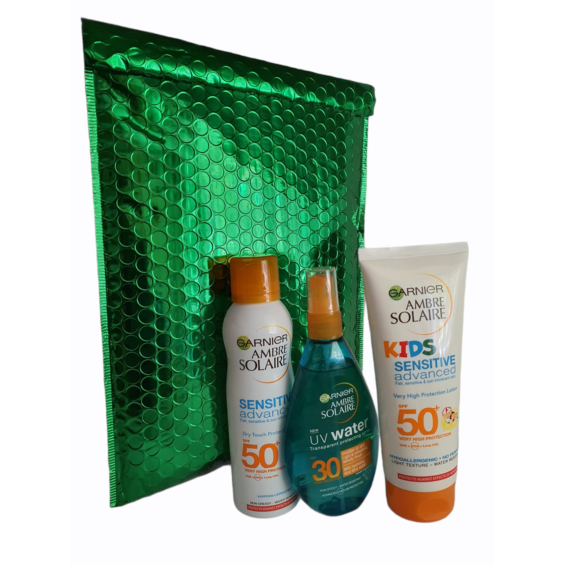 Set 3 Piese Garnier , Ambre Solaire , 1 x Spray Uv cu apa 30 SPF 150 ml , 1 x Spray Sensitive 50 SPF 200 ml,1 x Lotiune Kids 50 SPF 200 ml
